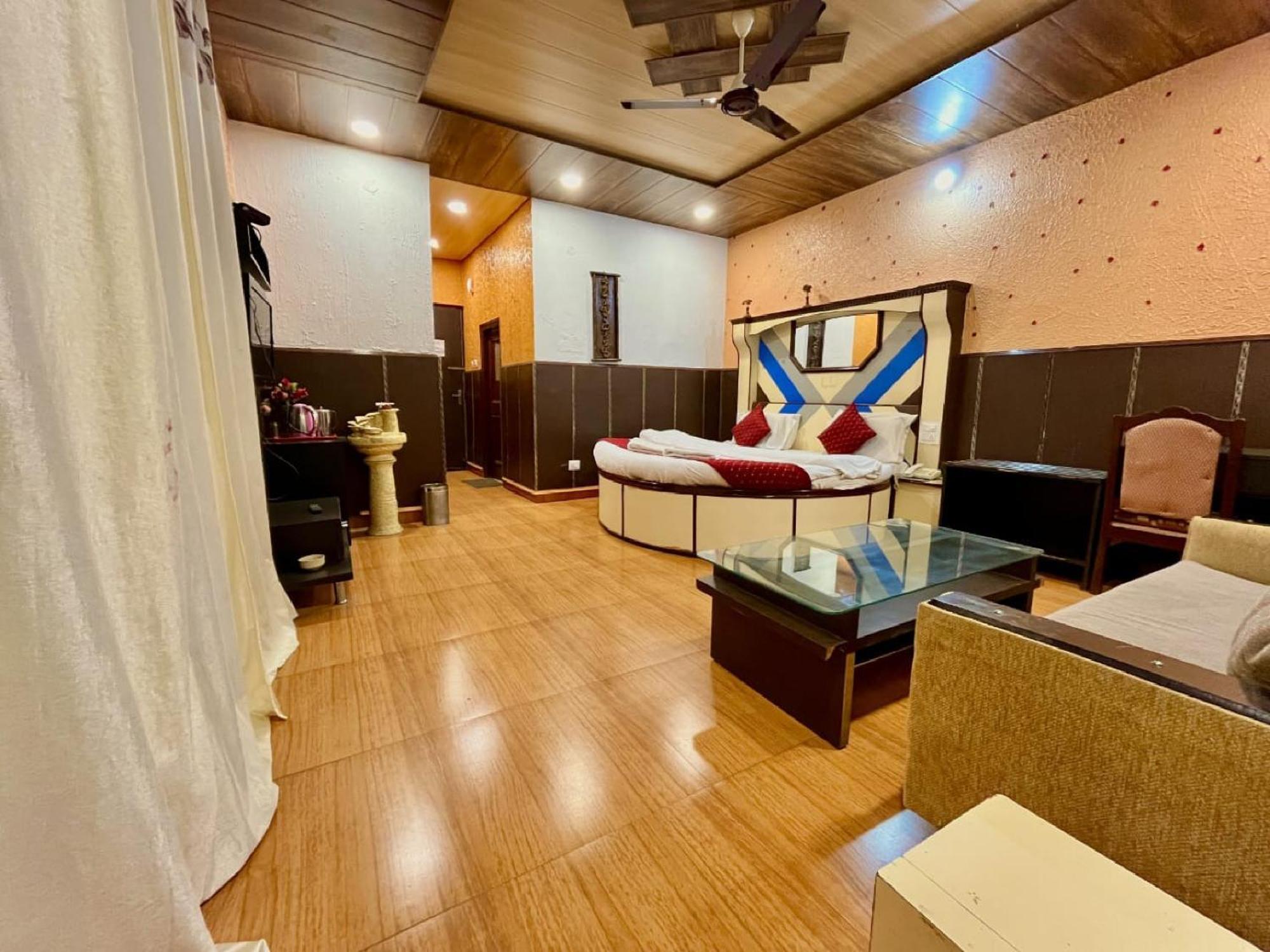 Khajjiar Sparkle Star Resort מראה חיצוני תמונה